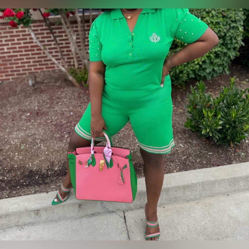 2 piece Alpha Kappa Alpha Pearl sleeve short set size 2X